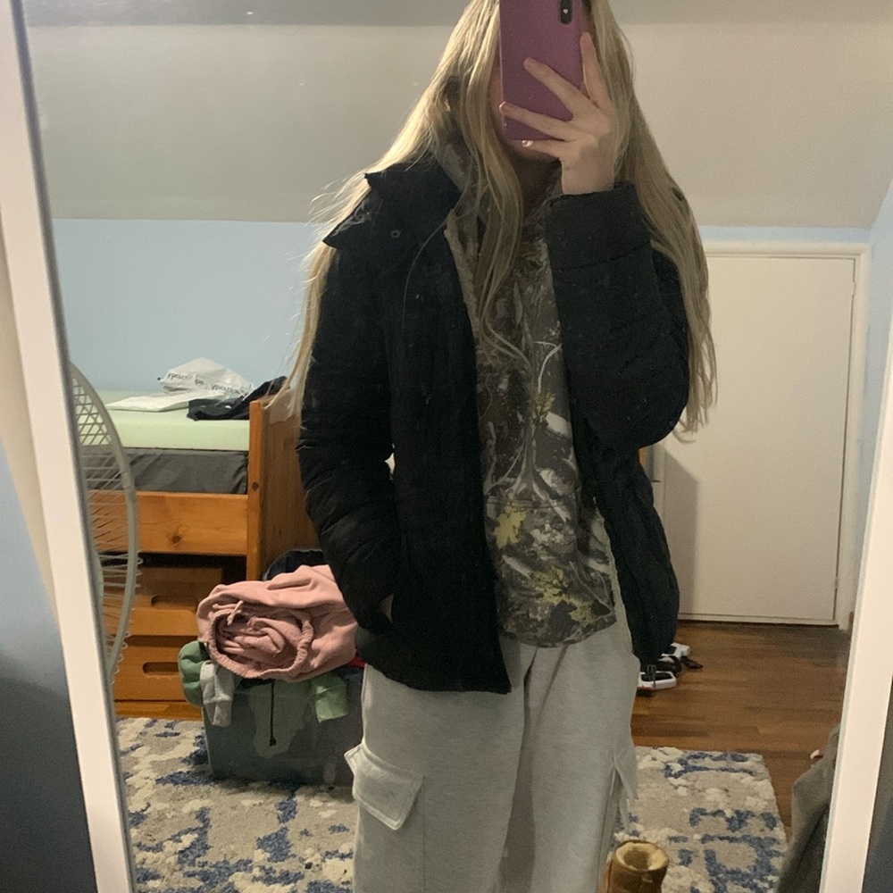Hollister black winter coat, puffer type jacket with hood, size small - Picture 3 of 9